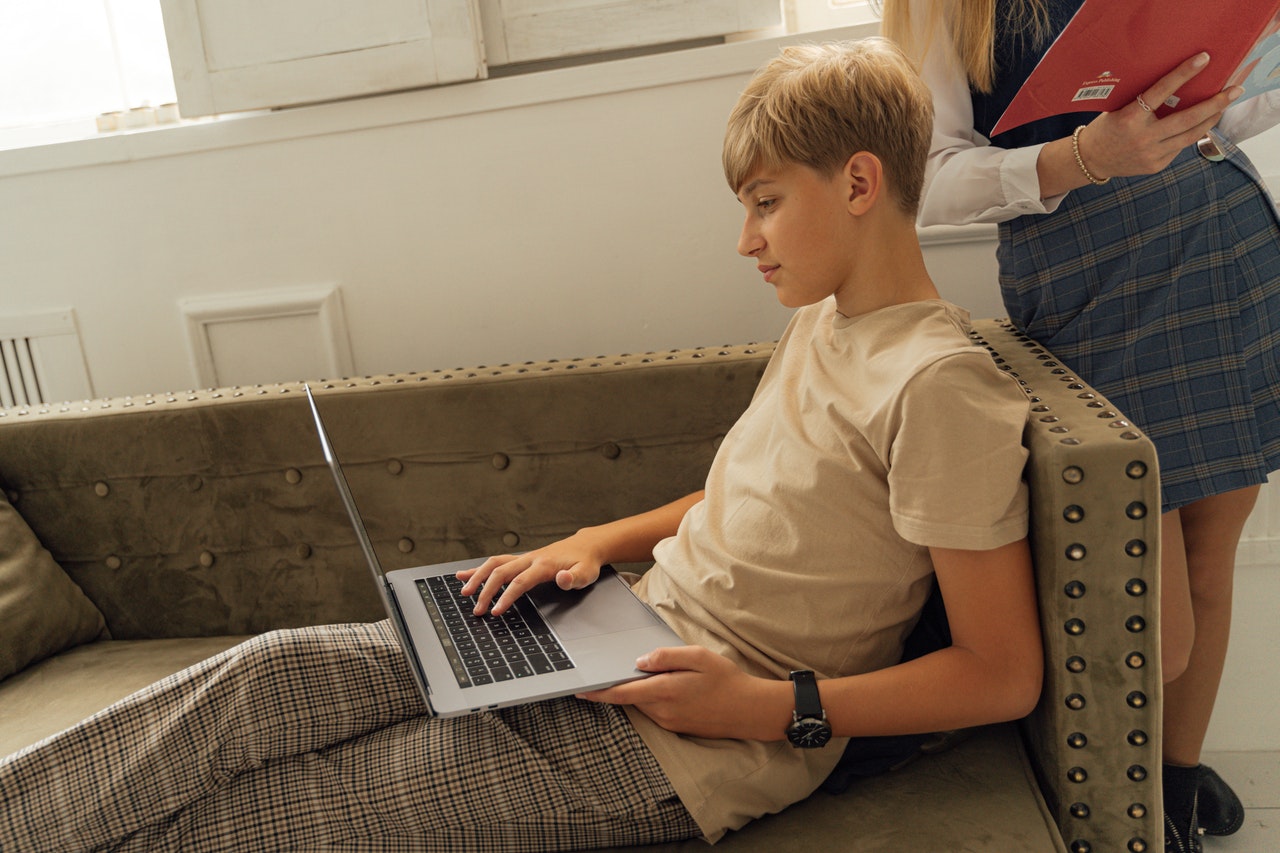 Back Pain In Teenagers Who Use Laptops